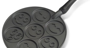 Smiley face pancake pan